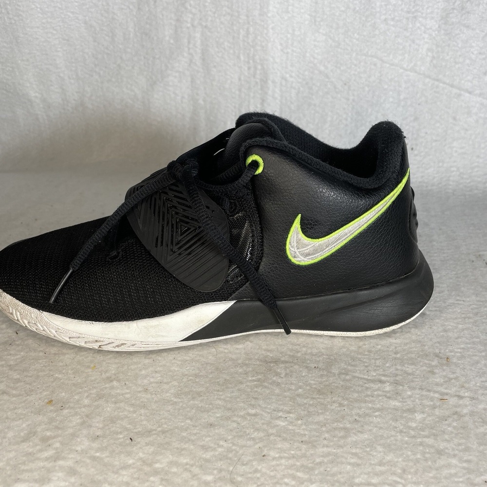 Nike Boys Kyrie Flytrap III BQ5620-001 Black Basketball Shoes Sneakers 6.5Y Box